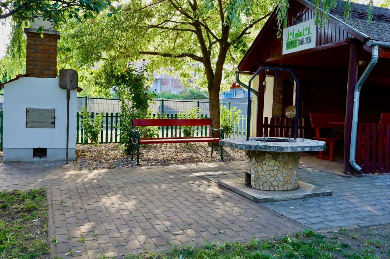 Applegarden Villa Дебрецен Екстериор снимка