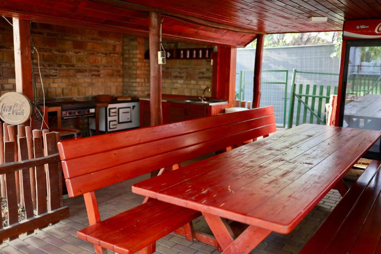 Applegarden Villa Дебрецен Екстериор снимка