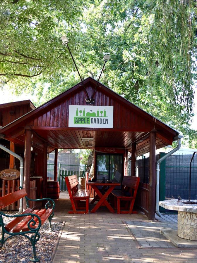 Applegarden Villa Дебрецен Екстериор снимка