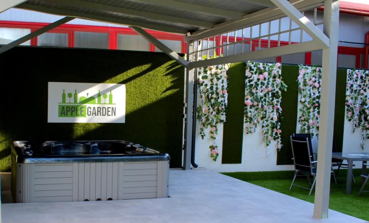 Applegarden Villa Дебрецен Екстериор снимка